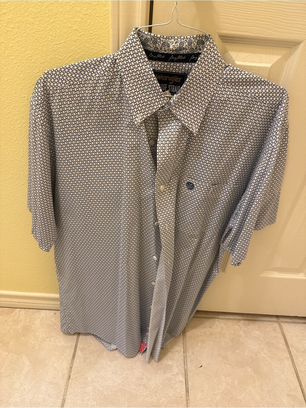 Wrangler Short Sleeve Button-Down Shirt in Light Blue and White Geo Print